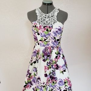 Mini feminine floral dress